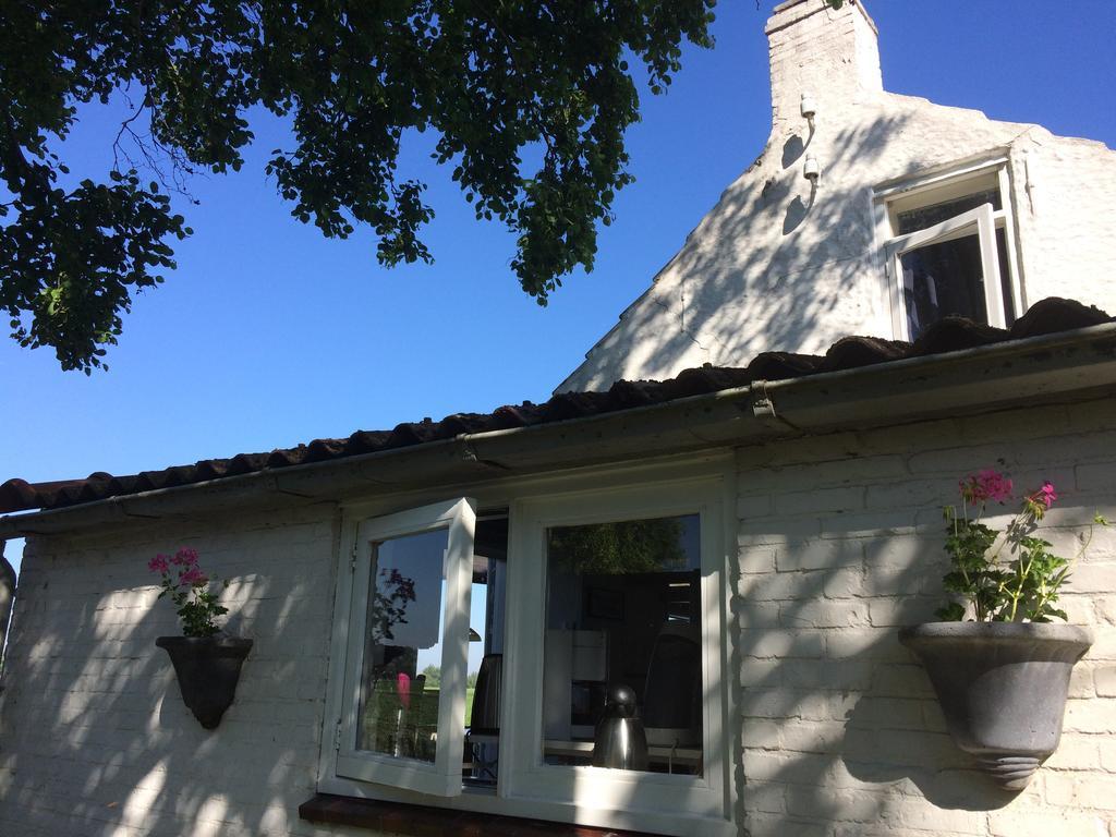 Farmhouse Near Beach Kloosterzande Bagian luar foto